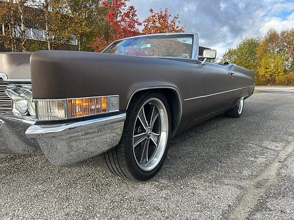 Cadillac Deville 11 of 17