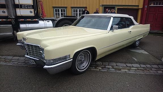 Cadillac Deville 16 of 17