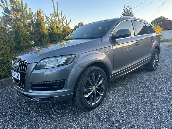 Audi Q7 2 of 13