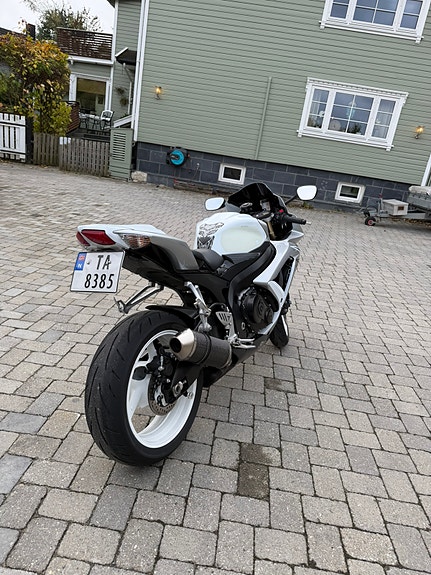 Suzuki GSX-R 600 3 of 7