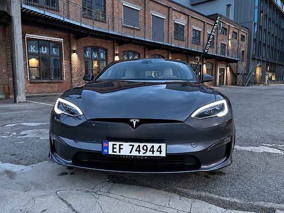 Tesla Model S 2 of 7