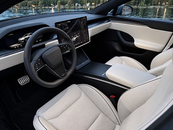 Tesla Model S 6 of 7