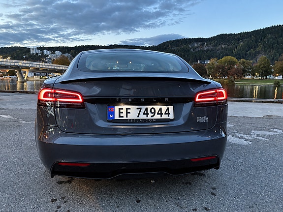 Tesla Model S 4 of 7