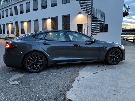 Tesla Model S 5 of 7