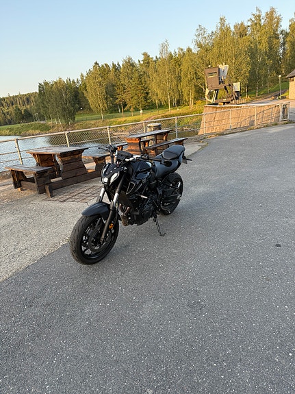 Yamaha MT-07 4 of 8