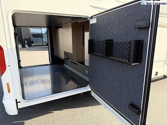 Carthago C-Tourer I 143 LE Mercedes 9 of 30