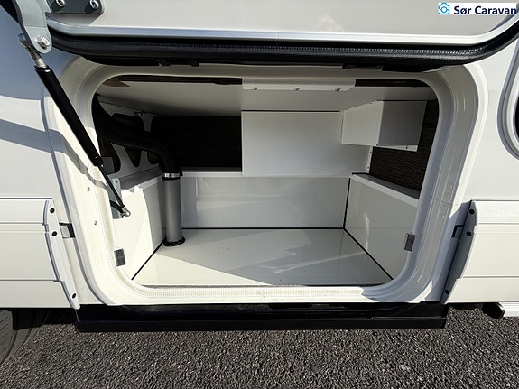 Carthago C-Tourer I 143 LE Mercedes 12 of 30