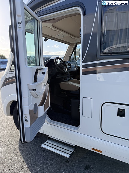 Carthago C-Tourer I 143 LE Mercedes 6 of 30