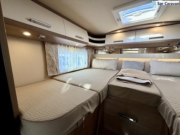 Carthago C-Tourer I 143 LE Mercedes 29 of 30