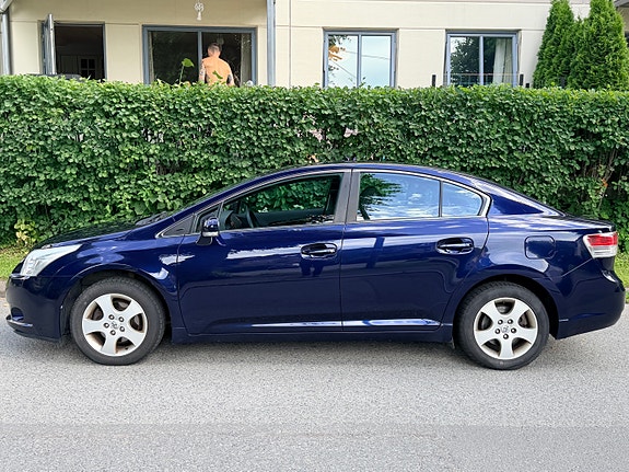Toyota Avensis 2 of 15