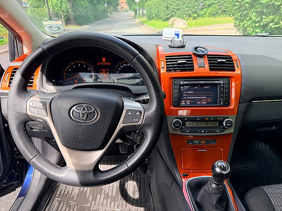 Toyota Avensis 6 of 15