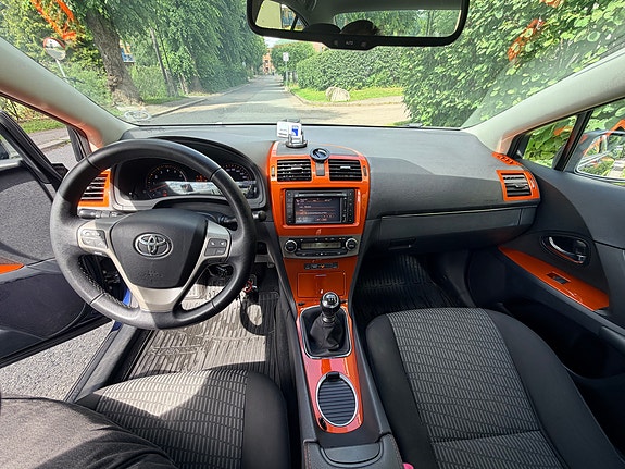 Toyota Avensis 8 of 15