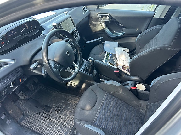 Peugeot 208 6 of 8
