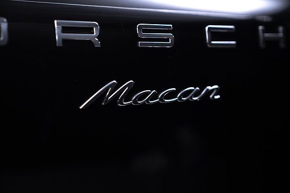 Porsche Macan 14 of 30