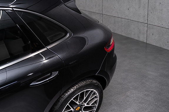 Porsche Macan 11 of 30