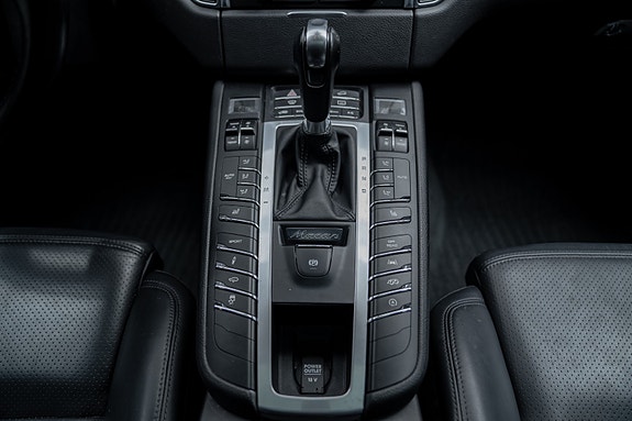 Porsche Macan 23 of 30