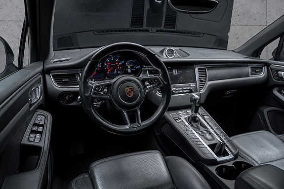 Porsche Macan 16 of 30
