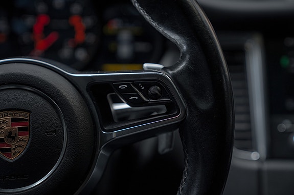 Porsche Macan 29 of 30