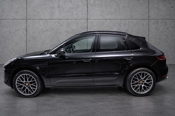 Porsche Macan 5 of 30