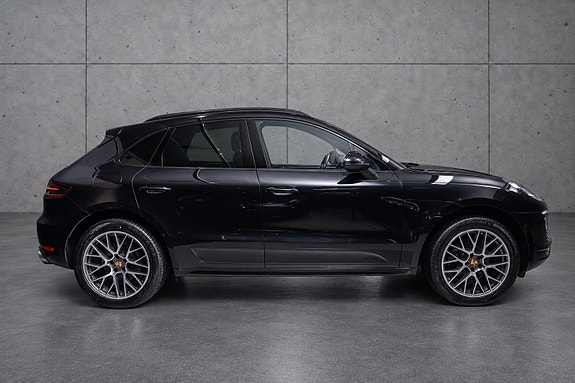 Porsche Macan 4 of 30