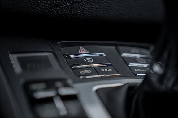Porsche Macan 27 of 30