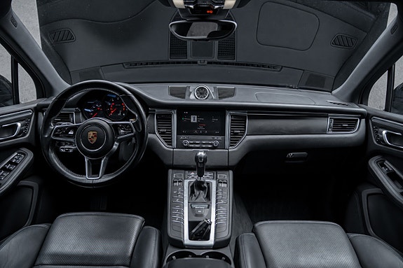 Porsche Macan 18 of 30