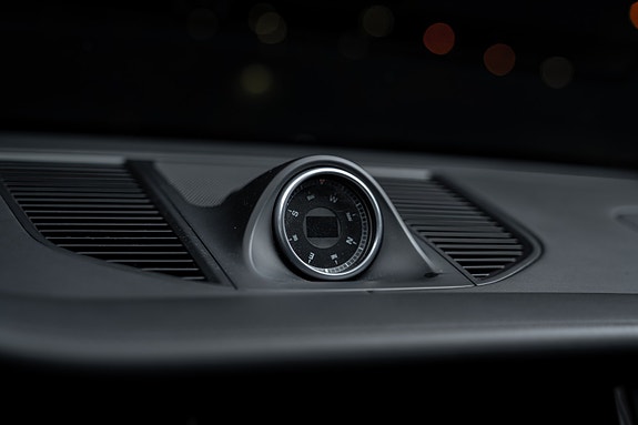 Porsche Macan 24 of 30