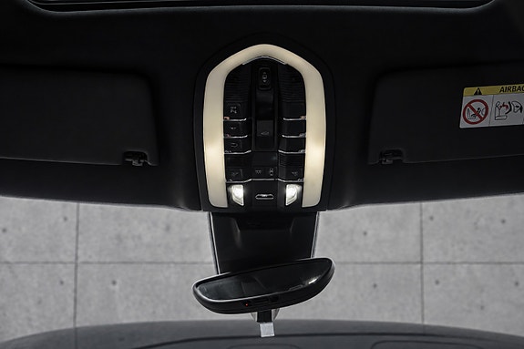 Porsche Macan 25 of 30