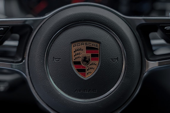 Porsche Macan 30 of 30