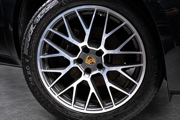 Porsche Macan 12 of 30