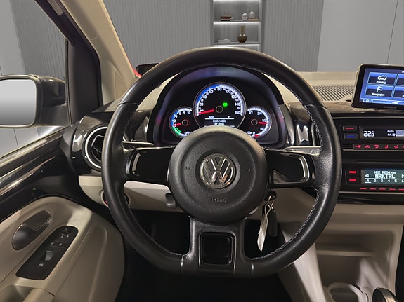 Volkswagen UP! 14 of 27
