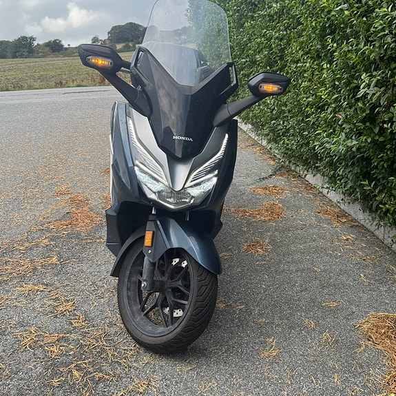 Honda NSS300 Forza 2 of 9
