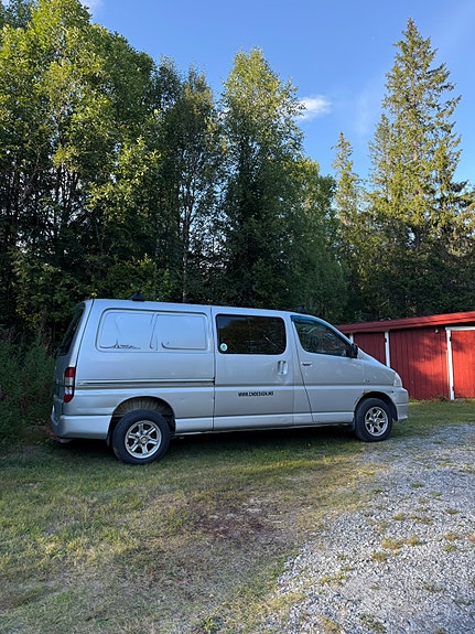 Toyota HiAce 2 of 13