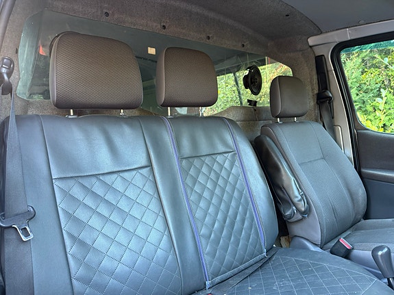 Toyota HiAce 12 of 13