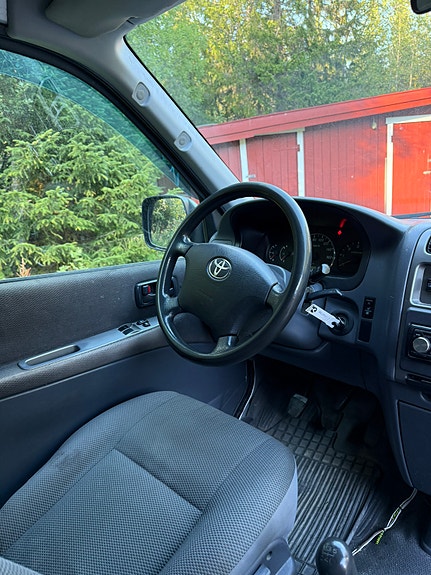 Toyota HiAce 10 of 13