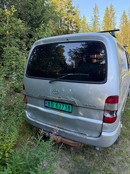 Toyota HiAce 4 of 13
