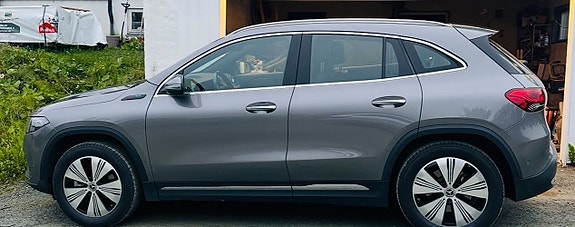 Mercedes-Benz EQA300 3 of 10