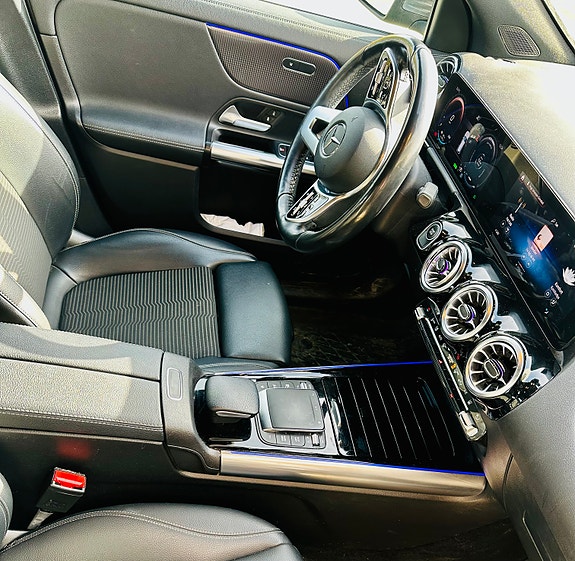 Mercedes-Benz EQA300 8 of 10