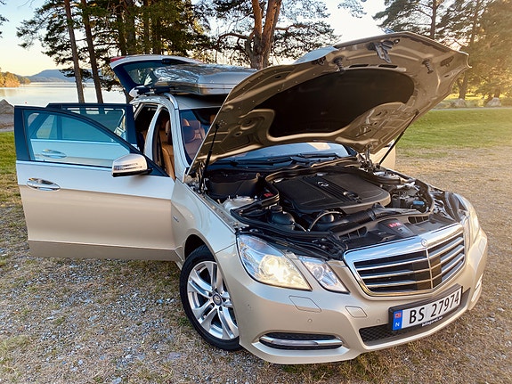 Mercedes-Benz E250 2 of 30