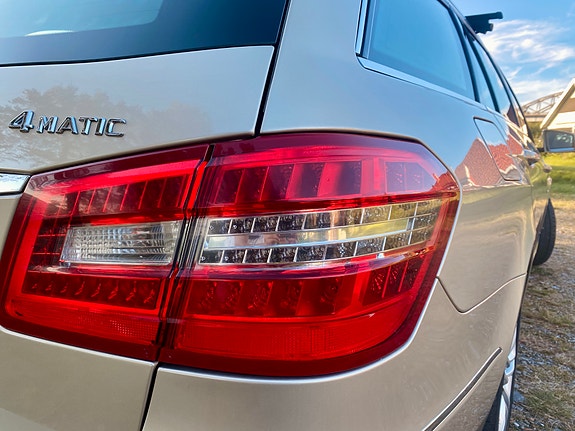 Mercedes-Benz E250 14 of 30