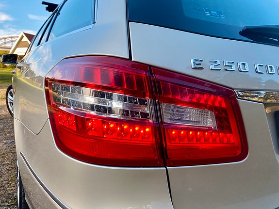 Mercedes-Benz E250 11 of 30