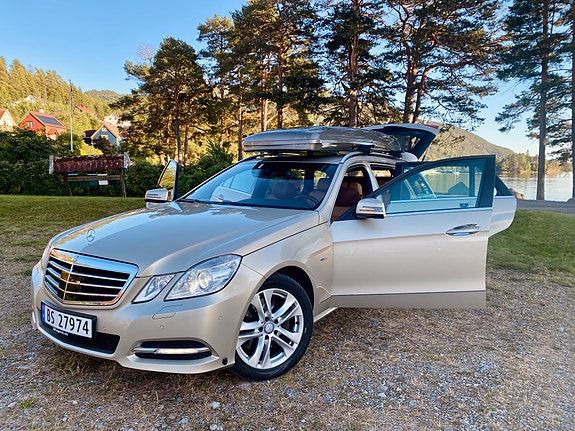 Mercedes-Benz E250 3 of 30