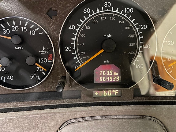 Mercedes-Benz SL500 11 of 15