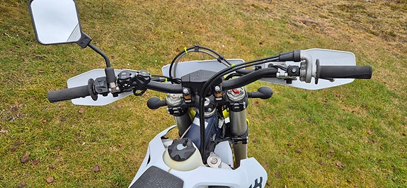 Husqvarna FE 250 5 of 17