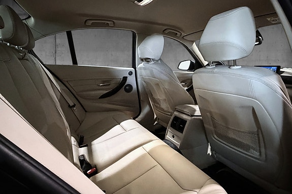 BMW 330d 15 of 24