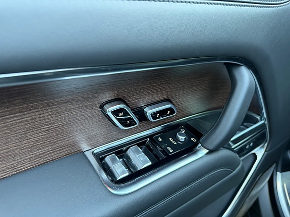 Land Rover Range Rover 17 of 20