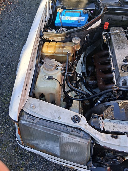 Mercedes-Benz E250 3 of 9