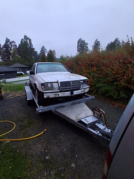 Mercedes-Benz E250 5 of 9