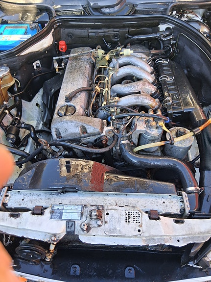 Mercedes-Benz E250 4 of 9