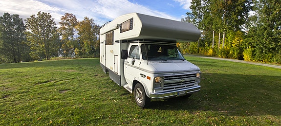 Chevrolet G30 2 of 28